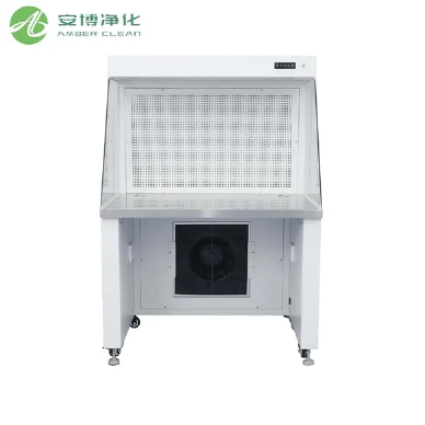 اختيار المقعد النظيف المناسب لمختبرك: الميزات والاعتبارات الرئيسية